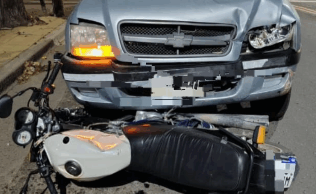 accidente en viale y chacabuco camioneta