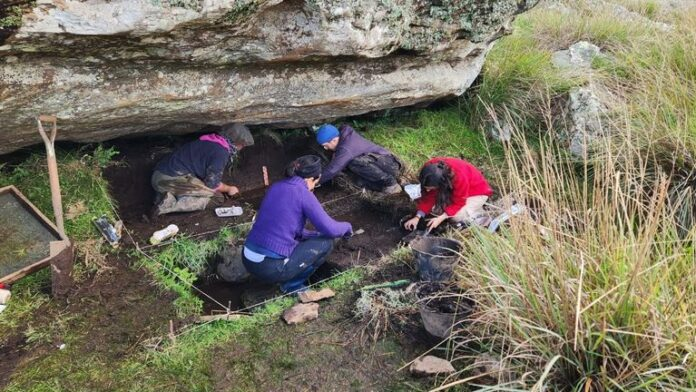 Grupo de investigadores descubren vestigios humanos de 12.000 años en las sierras de Tandilia