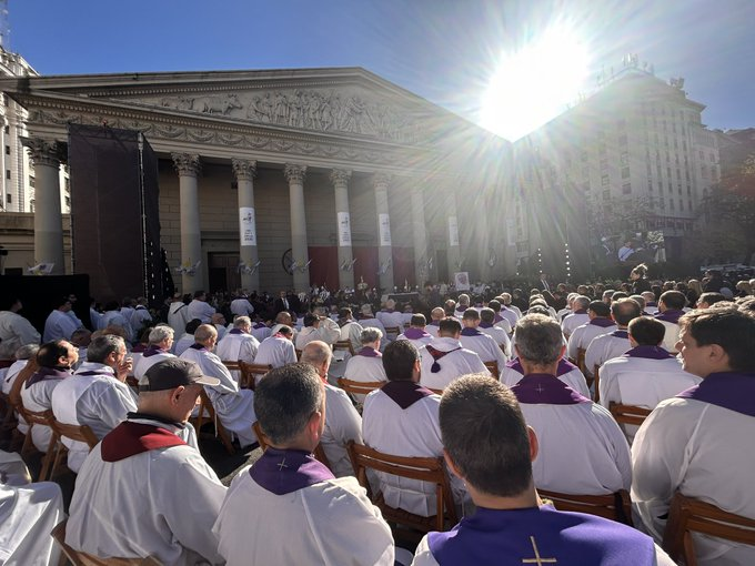 multitud catedral de Buenos Aires
