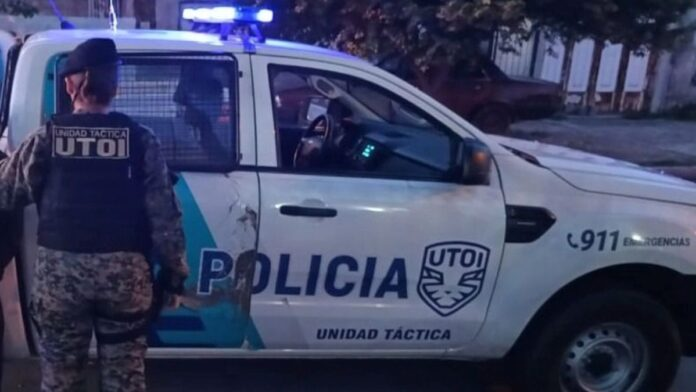 Olavarría: lo interceptaron en un control, atacó a los policías, le encontraron droga