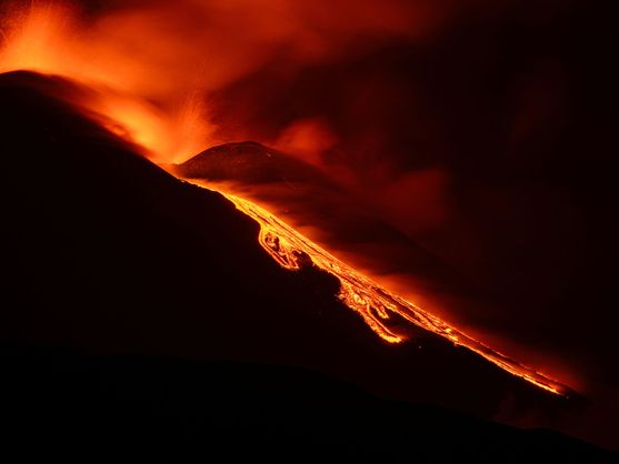 nueva erupción del Etna explosiones