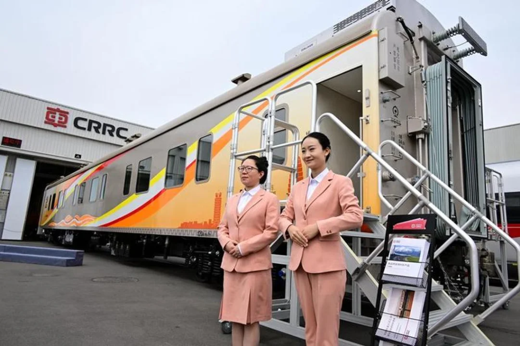 China prepara el lanzamiento de un tren turístico con las comodidades de un hotel