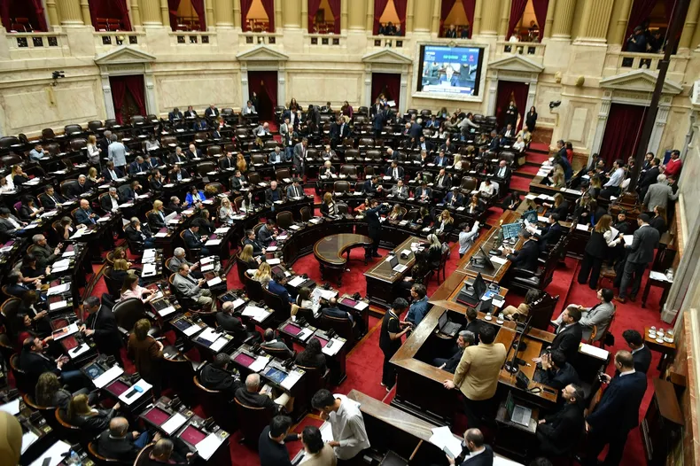 Senado: con apoyo opositor, el Gobierno levantó la sesión para tratar Ficha Limpia