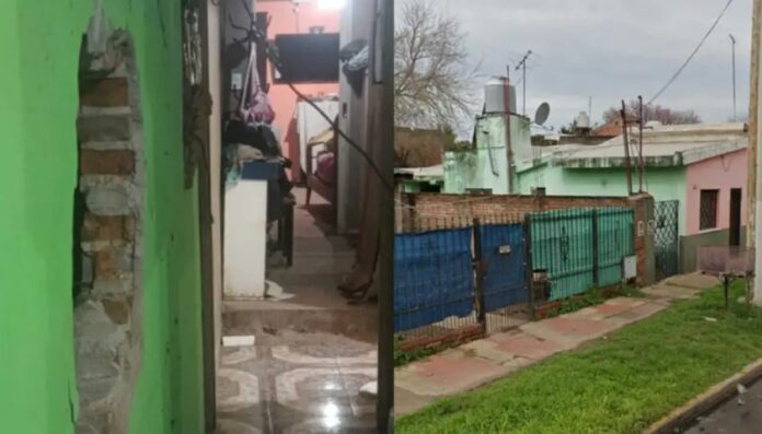 González Catán: hicieron un boquete en la pared, robaron en la casa lindera e intentaron desentenderse de la situación