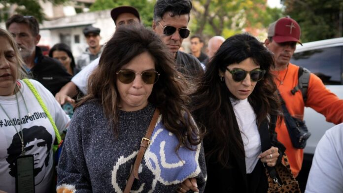 Gianinna Maradona: “Todo fue una obra de teatro para seguir teniendo a mi papá en un lugar oscuro, feo y solo”
