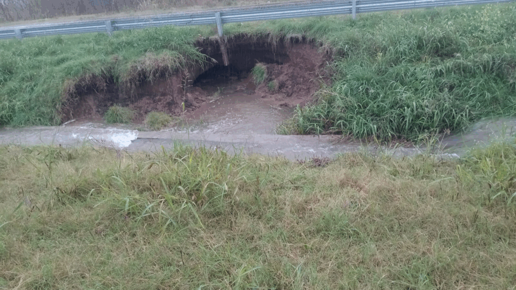 Cortaron en diferentes kilómetros de la Ruta 9 por inundaciones debido al crítico temporal