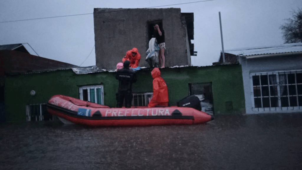más de mil evacuados lluvias