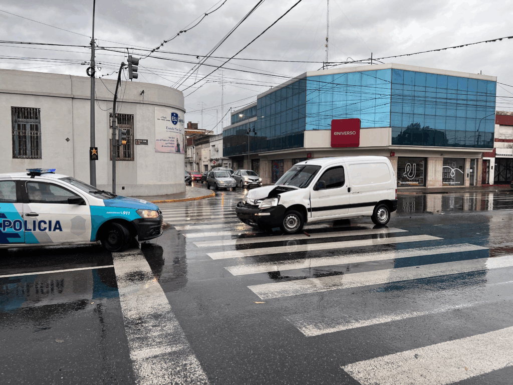 choque entre dos camionetas