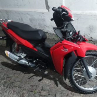 moto con motor adulterado mujer