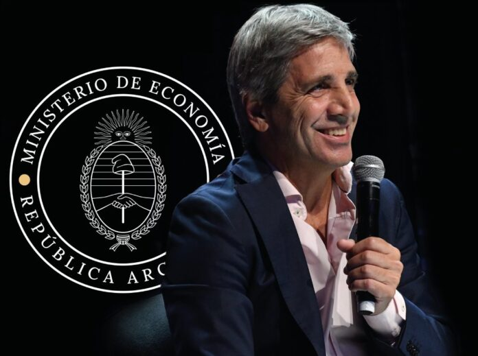 Caputo dio detalles del “dólar colchón”: la clave de los $50 millones por mes