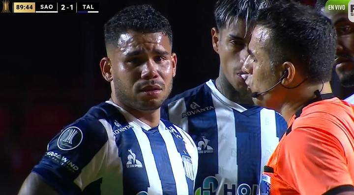 Navarro denunció xenofobia Talleres