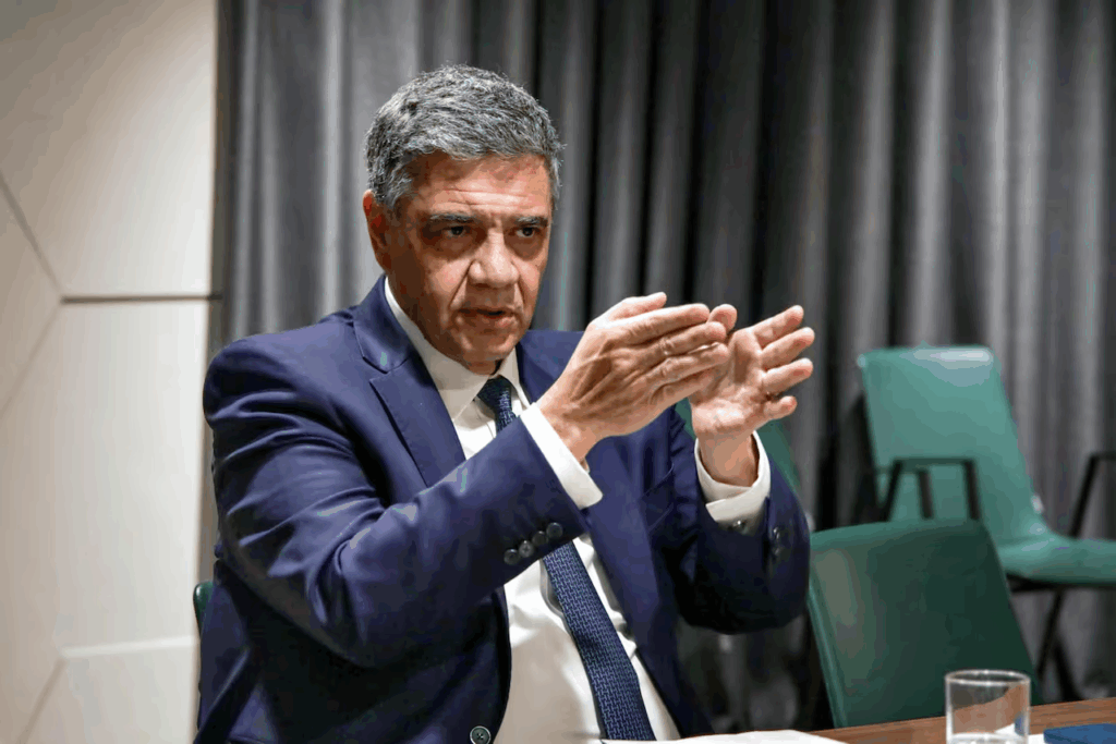 Jorge Macri echó al asesor Antoni Gutiérrez-Rubí y reorganiza el Gabinete porteño