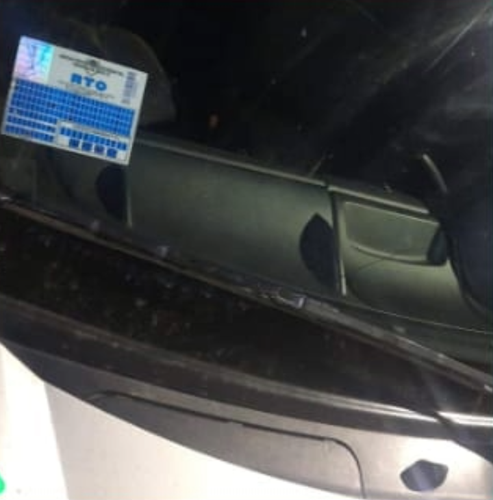ataque parabrisas de una kangoo