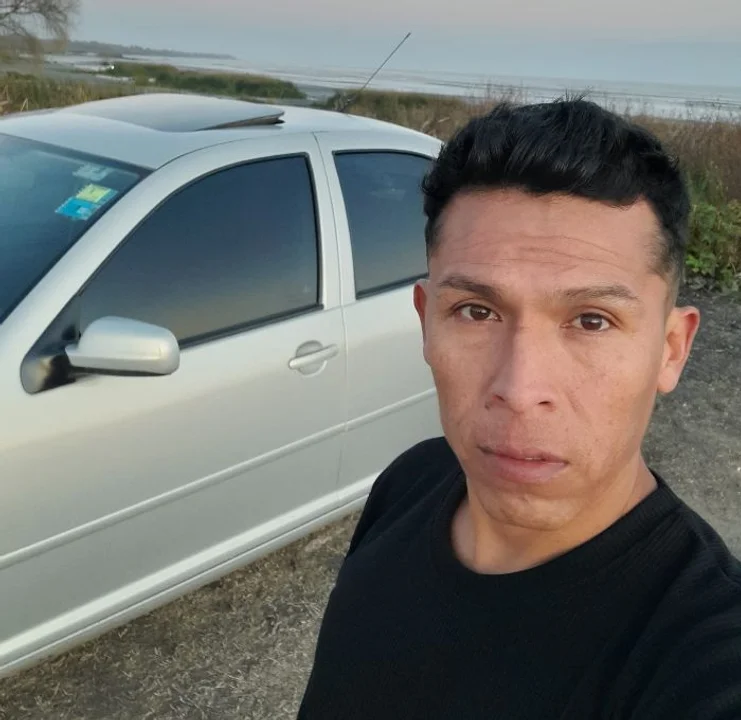 Un ciudadano boliviano manejaba borracho, subió a la vereda, chocó y fue asesinado a golpes: denuncian racismo