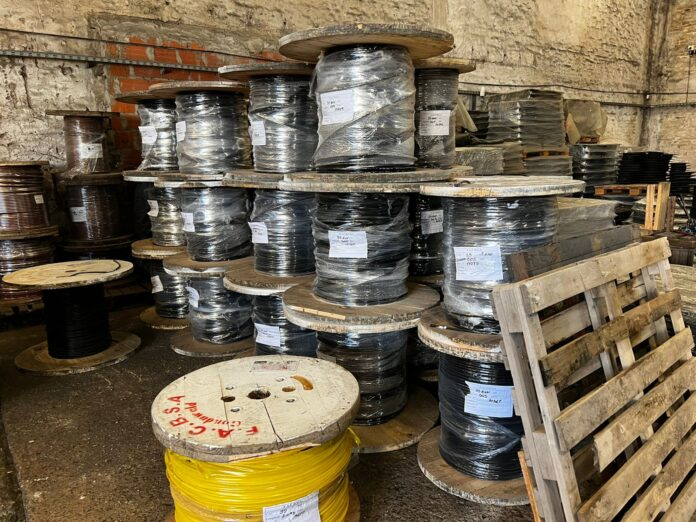 Golpe al robo de cables: 14 allanamientos en la provincia de Buenos Aires, 8 detenidos y casi US$ 1 M en material secuestrado
