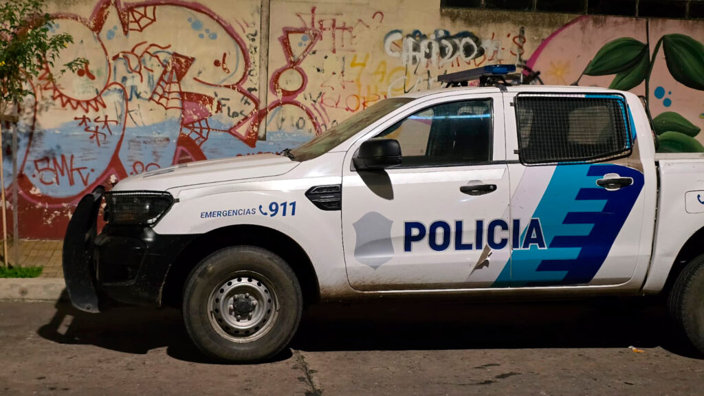 Circulaba con su novia en una Honda Wave por zona norte y lo asaltaron dos delincuentes en otra motocicleta