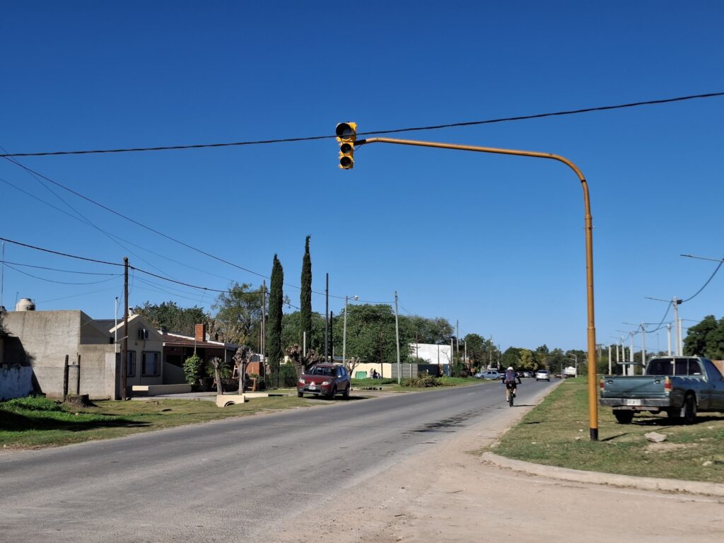 Programa “Corredores Seguros”: instalan semáforos en Av. Mitre y Guerrico en la localidad de Ramallo