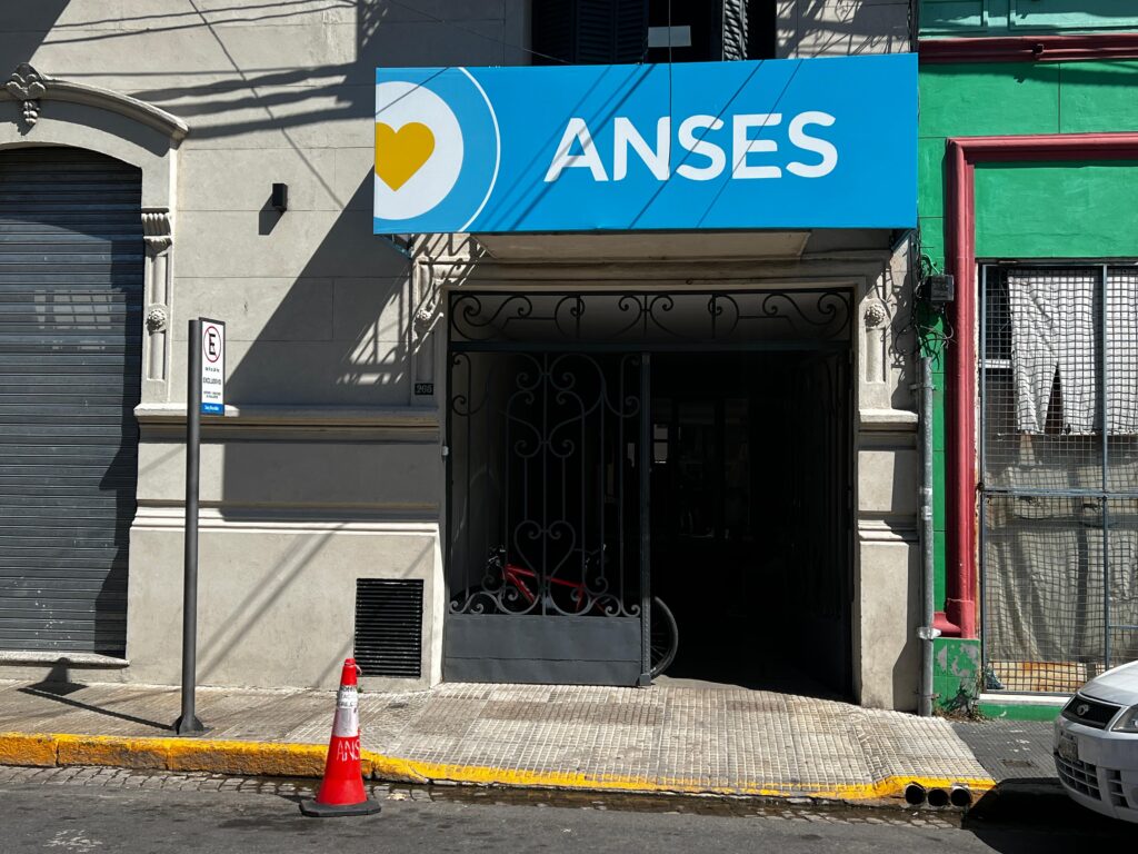Anses oficializó la suba de jubilaciones, pensiones y asignaciones para julio