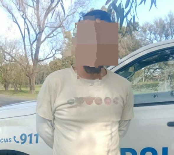Un hombre caminaba borracho y ocasionaba problemas Av. Savio y Rademil: terminó aprehendido
