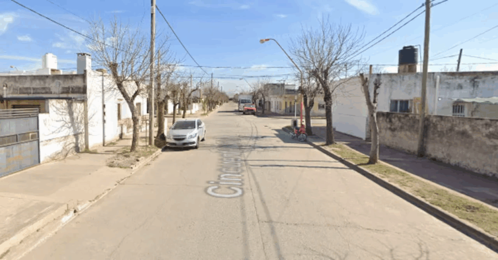 Tragedia en Córdoba: una jubilada de 74 años murió aplastada por un camión de bebidas