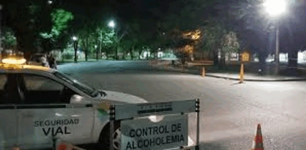 Quiso coimear a un agente en Salta, se fugó y abandonó a su amigo en el auto