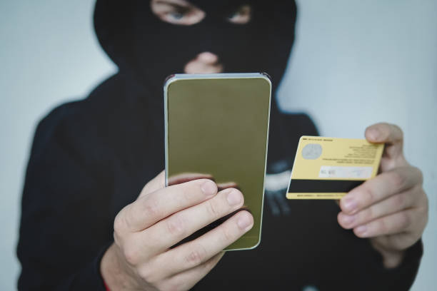amiga le robó la tarjeta comercios