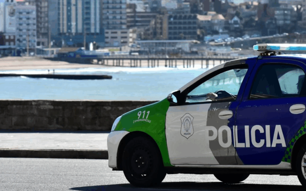 Simularon ser pasajeros y apuñalaron a un taxista en Mar del Plata