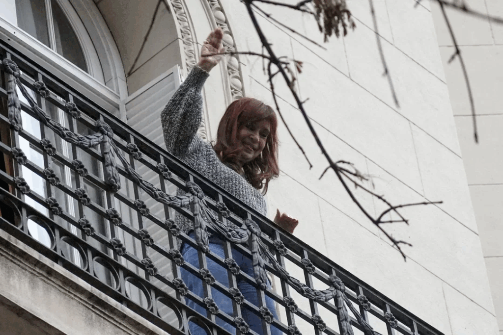 Cristina Kirchner volvió a cuestionar la política económica de Milei: “Tenés a media Argentina que no llega a fin de mes"