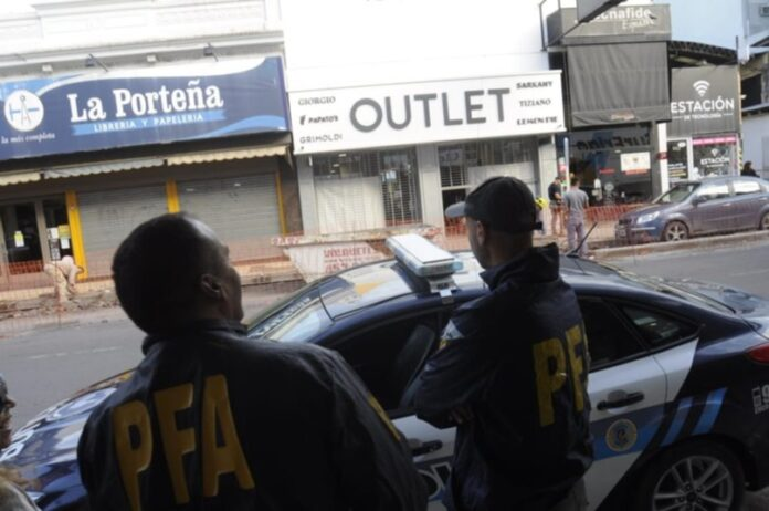 Confirman que se entregarán a inundados casi 3 mil pares de zapatos secuestrados en Bahía Blanca