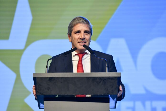 Más reservas y nuevos préstamos: Caputo dio detalles de las nuevas medidas económicas