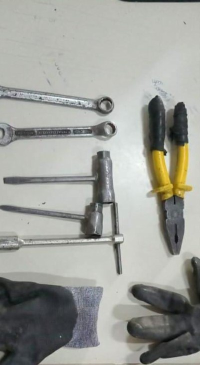 Descubren a un joven haciendo una conexión clandestina a la red eléctrica en Los Robles y Del Acuerdo: fue aprehendido