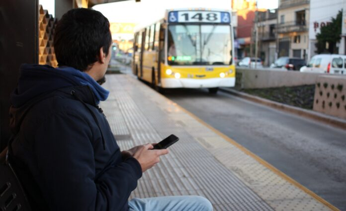 Desde este miércoles aumentan los colectivos en el AMBA: el boleto mínimo sube a $451,01