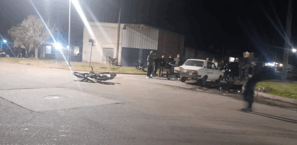 colisión entre un auto lesiones leves