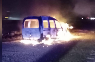 incendió una cambioneta sobre la autopista fuego