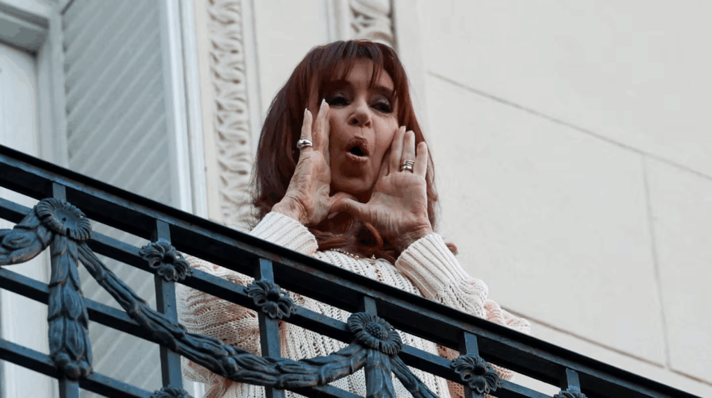 Cristina Kirchner acusó a Milei de recibir apoyo de “las fuerzas del Norte”