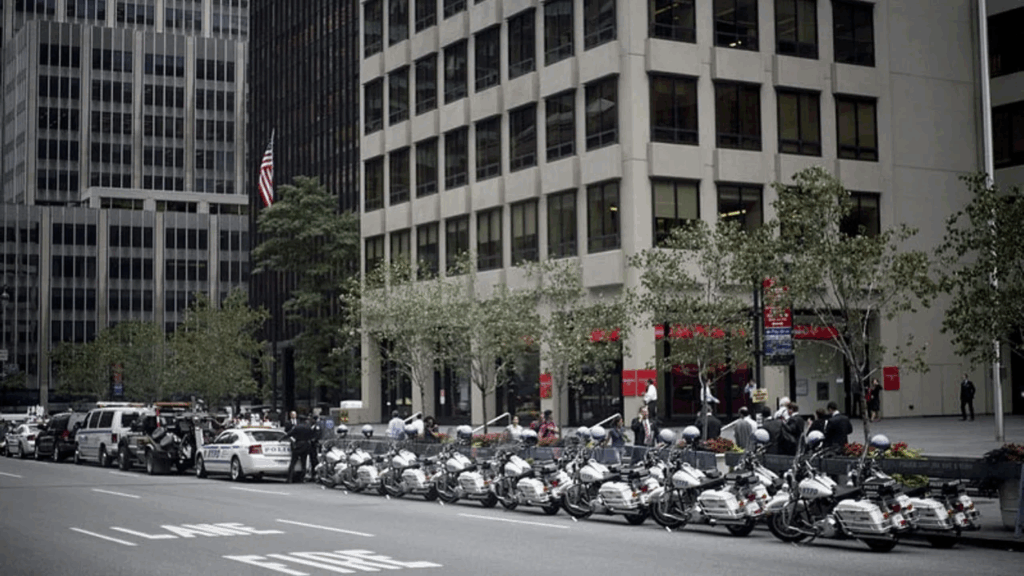 Alerta en Manhattan: balean a un policía de Nueva York dentro de un rascacielos en Park Avenue