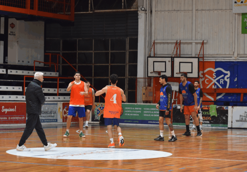 Básquet: Regatas comenzó con su preparación