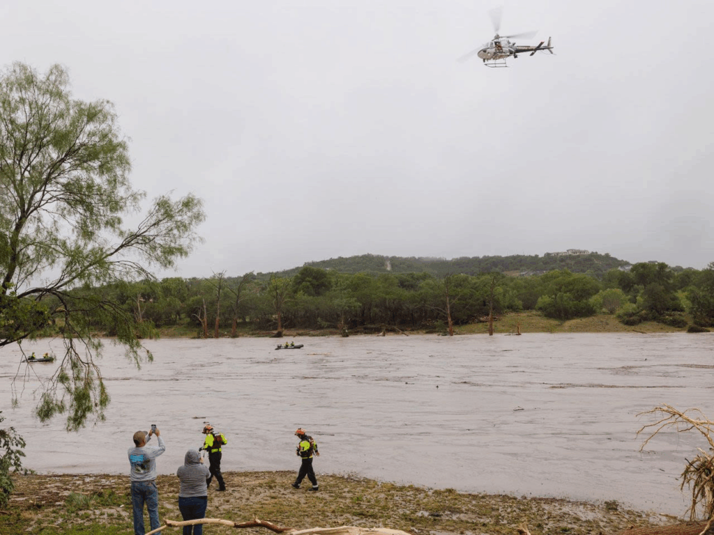 texas sufre inundaciones históricas rescates