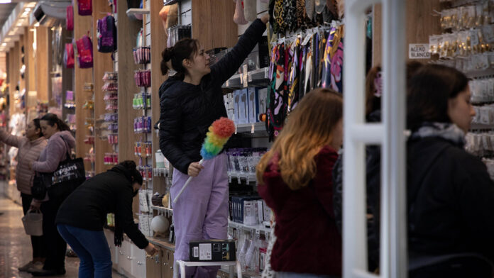 Pymes: las ventas minoristas cayeron en junio y el semestre muestra una leve recuperación