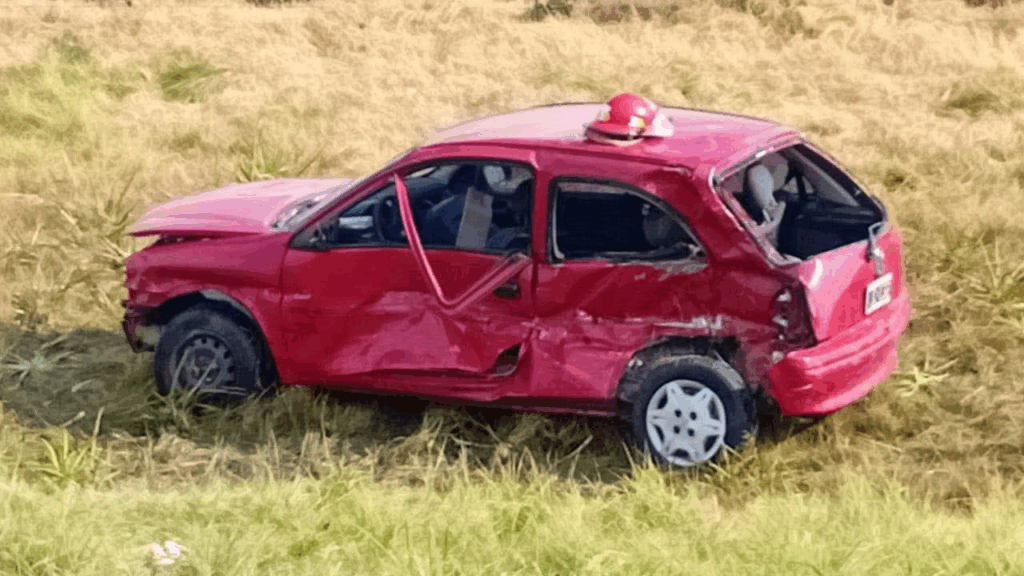 Colisión entre un camión y un automóvil en La Violeta: cuatro personas fueron trasladadas al Hospital Gomendio de Ramallo