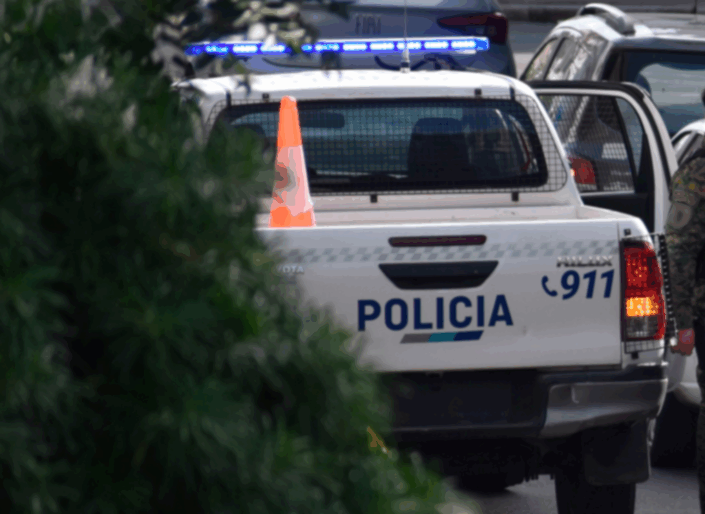 Un motociclista se encuentra en grave estado tras impactar contra un automóvil en barrio Somisa