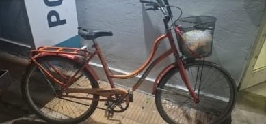 Un menor de 14 años y un hombre dejaron sin funcionamiento un semáforo por sustraer cables en zona sur