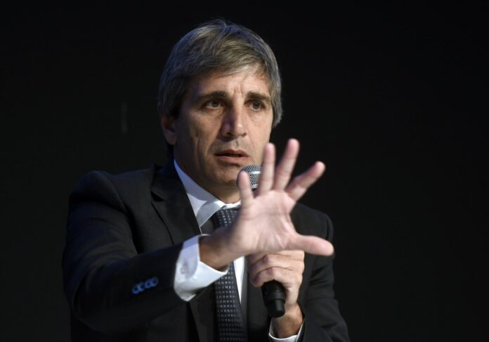 Caputo renovó solo el 66% de la deuda pese a pagar una tasa del 70%