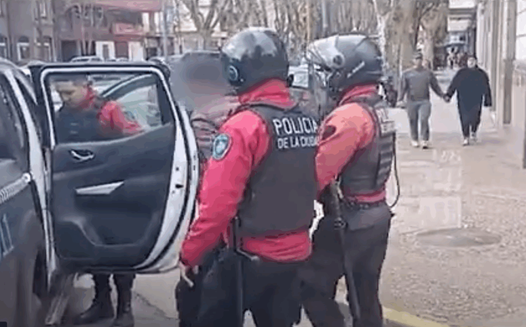 Tras robar y golpear a un jubilado, dos delincuentes fueron detenidos en Villa Lugano