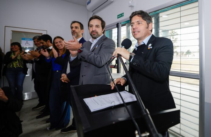 El intendente de Junín abandonó el acto de Kicillof cuando el gobernador cuestionaba a Macri y Vidal