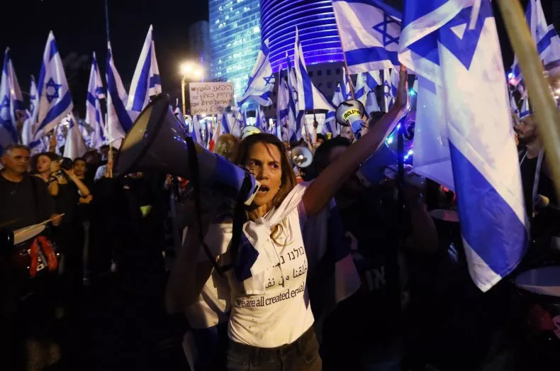 Familias de rehenes protestaron en Tel Aviv durante la visita del enviado estadounidense