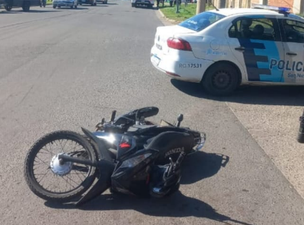 motociclista fracturado tras chocar colectivo