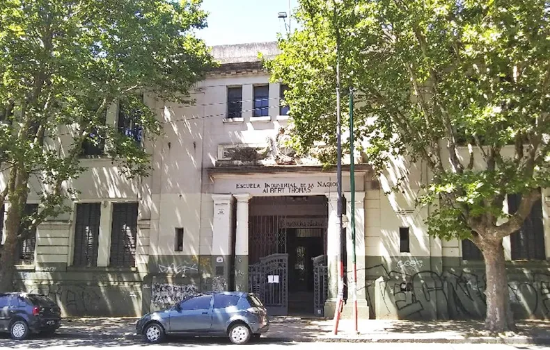Una adolescente fue amenazada de muerte por la madre de una compañera en un colegio de La Plata