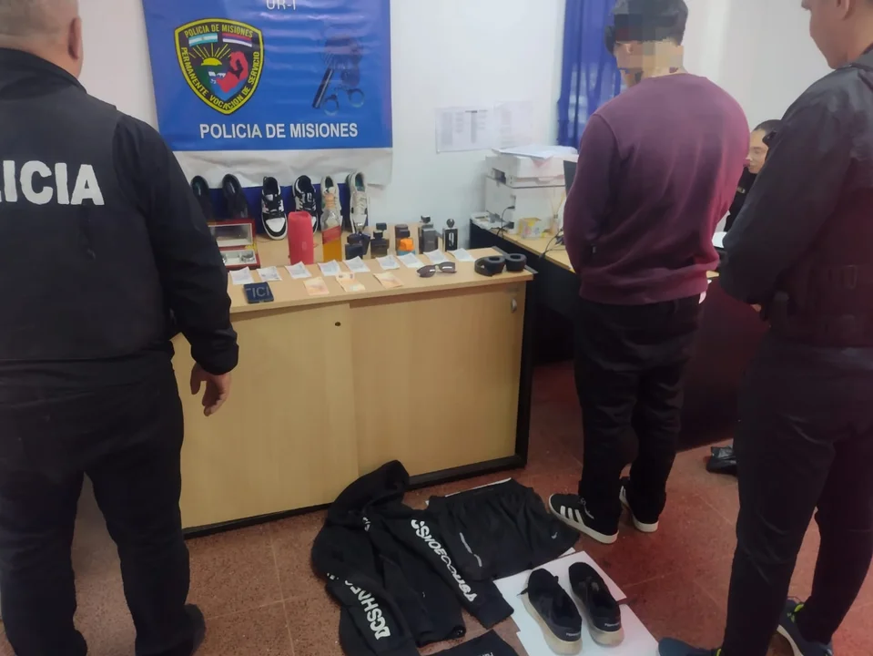 Misiones: capturan a un delincuente con perfumes importados, relojes de lujo, whisky y dinero robados