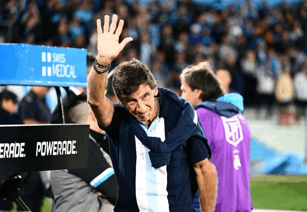 Gustavo Costas se mostró indignado con el arbitraje en el duelo ante Boca: "Pasó lo de siempre, foul, foul"